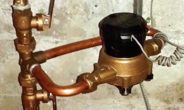 Copper pipes with a brass water meter.